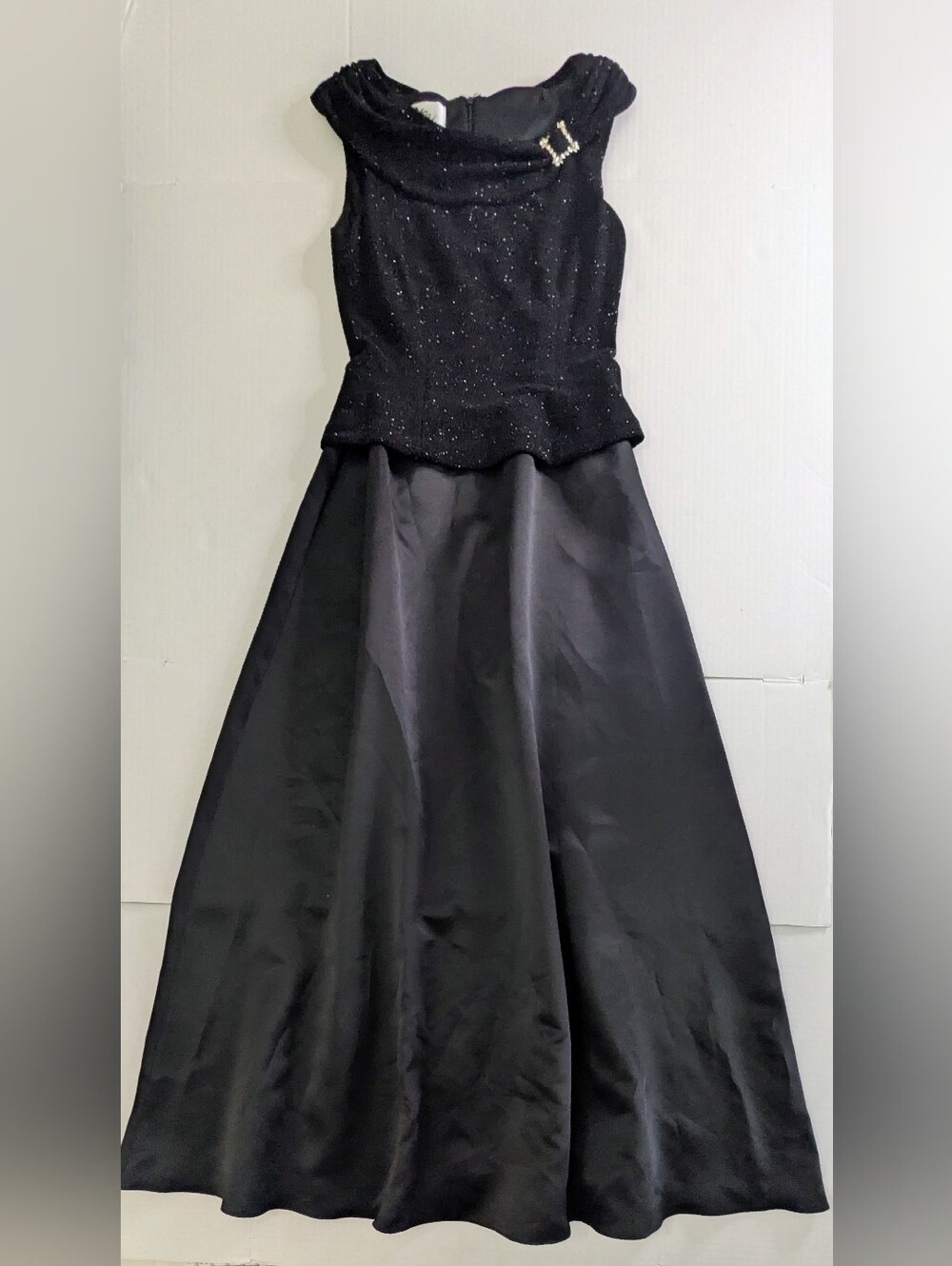Patra Evening Gown Dress Black Glittery Top Solid Satin Elegant Maxi Size 6 NWOT